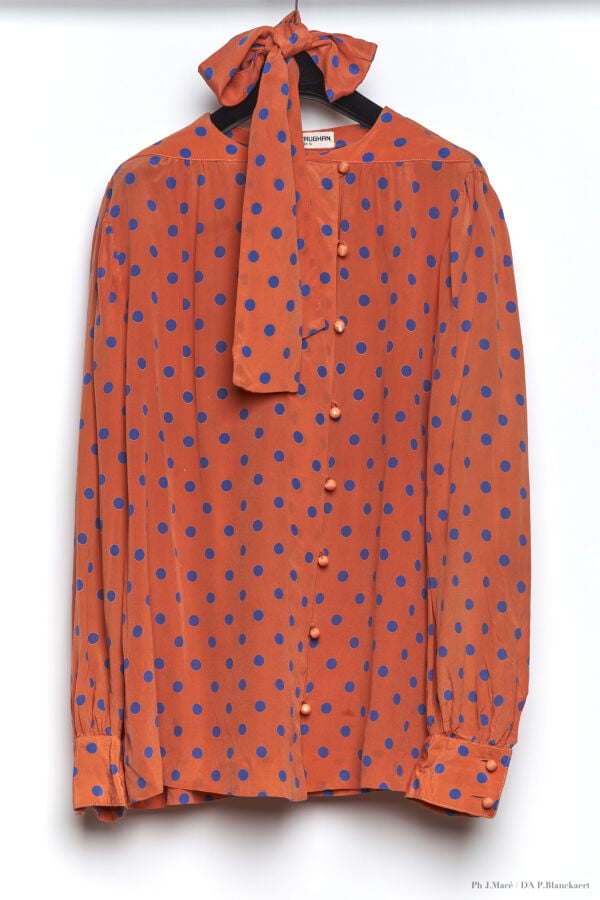 MARC VAUGHAN - CIRCA 1980 - SIX BLOUSES - SOIE - DIVERSES - CERTAINES IMPRIMÉES…