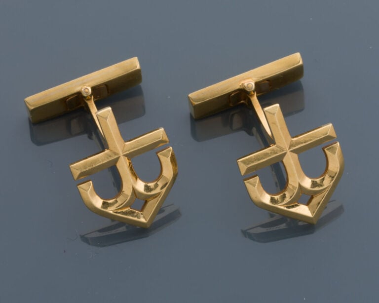 MELLERIO - Paire de BOUTONS de MANCHETTES « ancres » en or jaune (750‰) ajouré.…