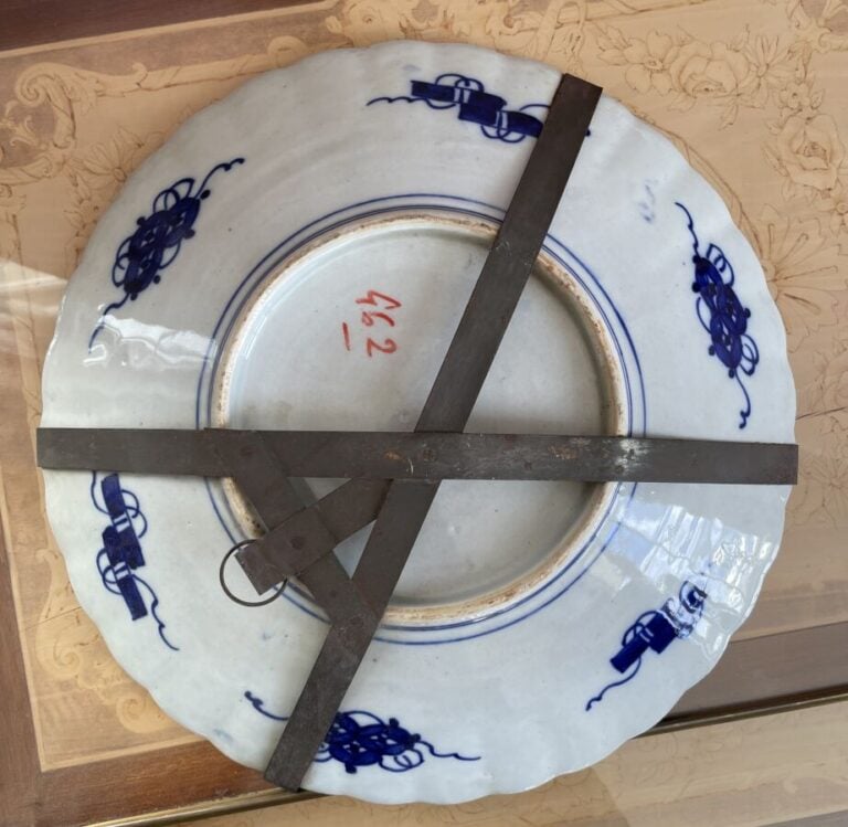 Paire de PLATS à décor Imari - Diamètre : 35 cm