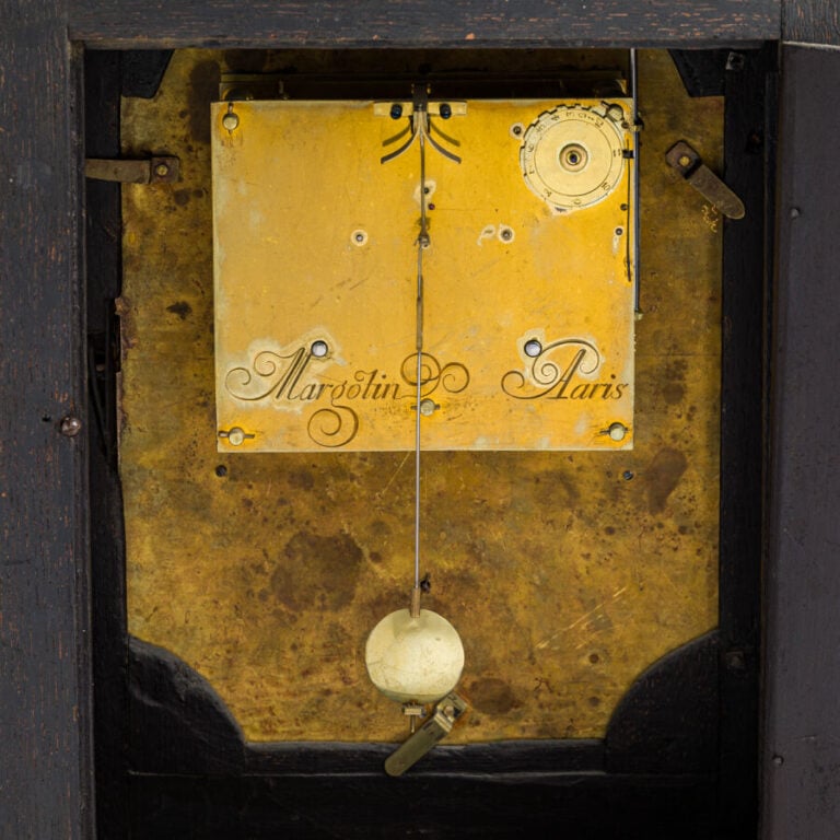 PENDULE Religieuse en marqueterie Boulle à décor de rinceaux et corbeille fleur…