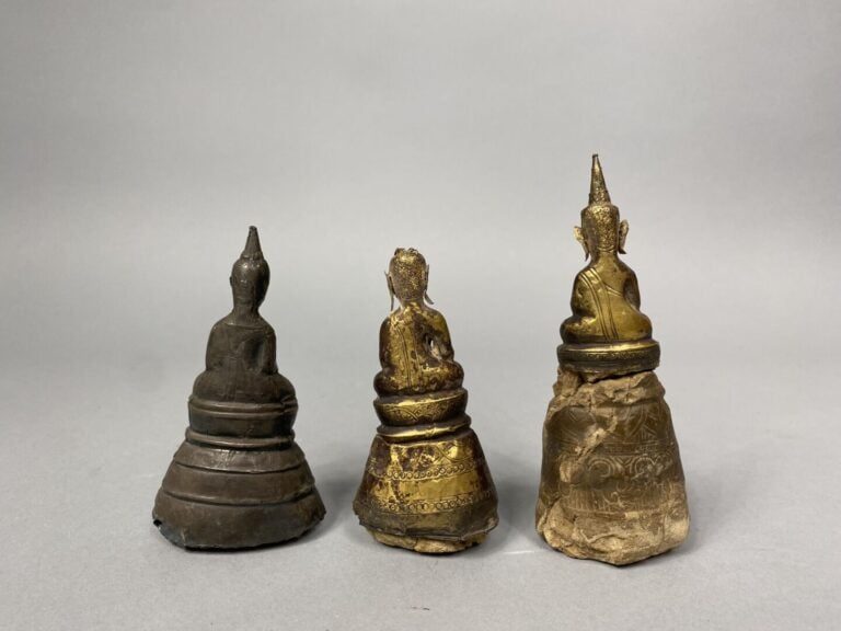 Sud Est asiatique - Ensemble de trois bouddha en alliage, certains dorés - H (l…