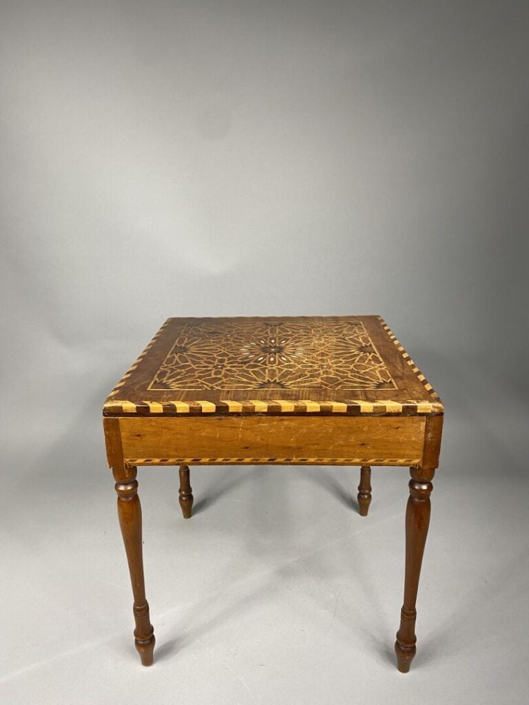 Syrie / Iran - Suite de deux petites tables en bois marqueté - 47 x 43 x 43 cm…