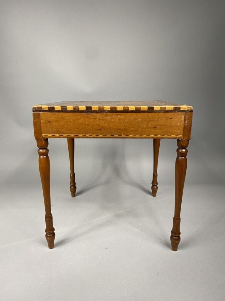 Syrie / Iran - Suite de deux petites tables en bois marqueté - 47 x 43 x 43 cm…