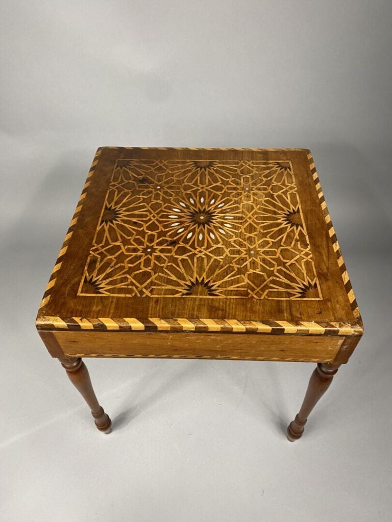 Syrie / Iran - Suite de deux petites tables en bois marqueté - 47 x 43 x 43 cm…