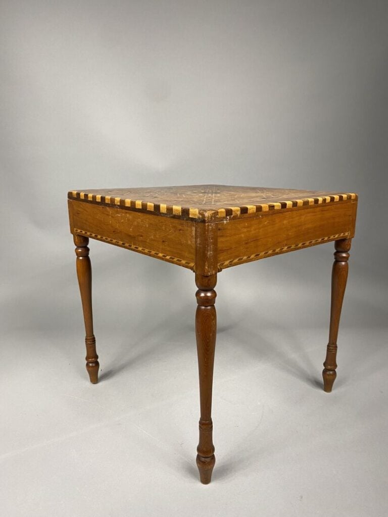 Syrie / Iran - Suite de deux petites tables en bois marqueté - 47 x 43 x 43 cm…