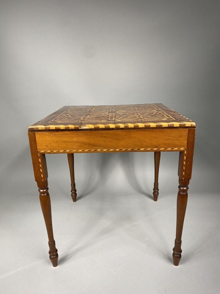 Syrie / Iran - Suite de deux petites tables en bois marqueté - 47 x 43 x 43 cm…