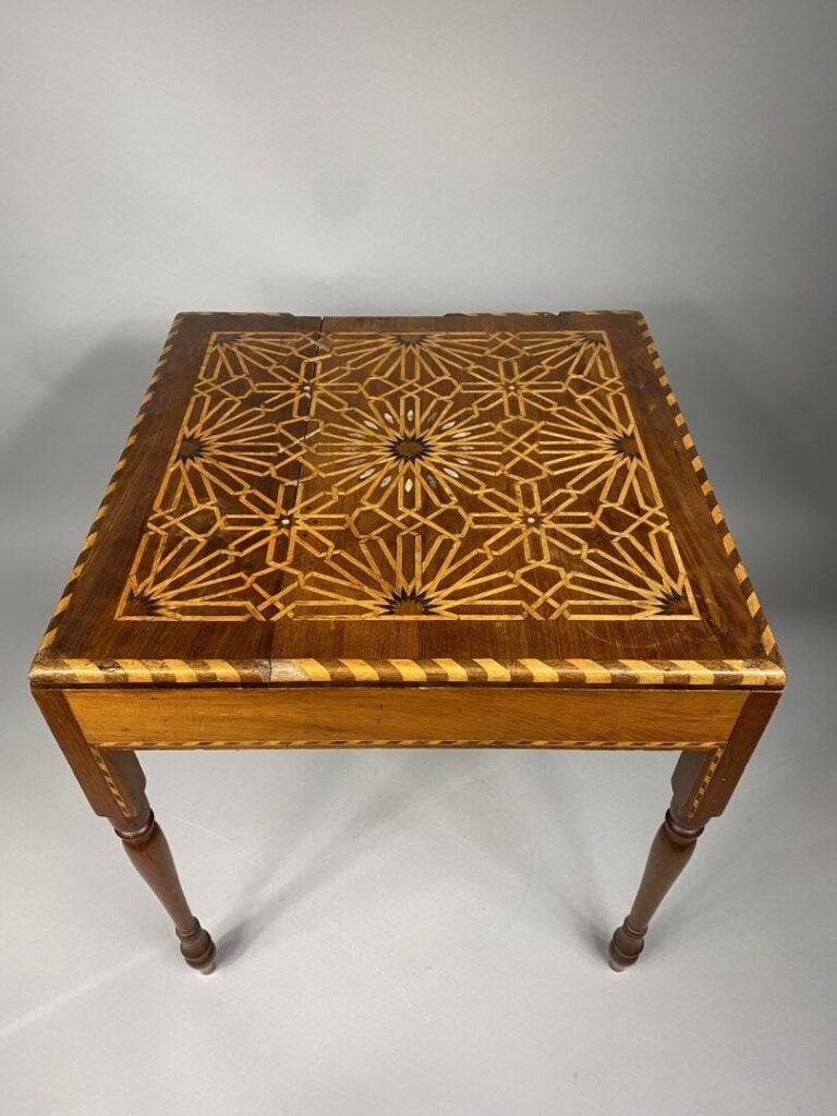 Syrie / Iran - Suite de deux petites tables en bois marqueté - 47 x 43 x 43 cm…