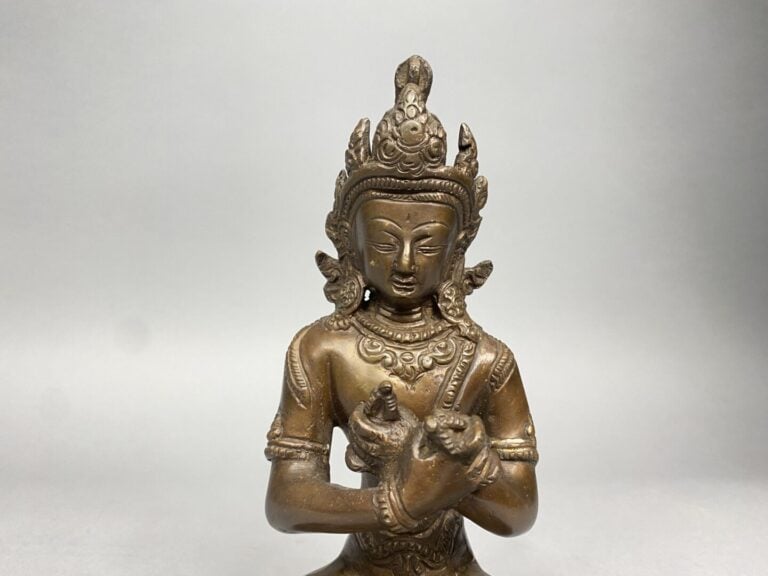 Tibet - Statuette en alliage représentant la divinité Vajradhara assise en padm…
