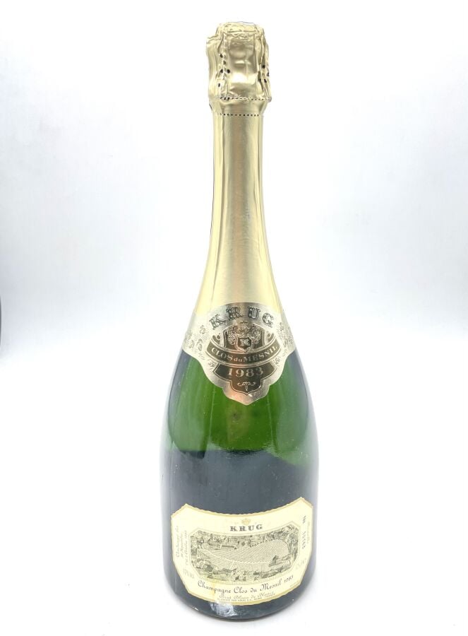 Une bouteille de CHAMPAGNE KRUG Clos du Mesnil. 1983. Étiquette légèrement tach…