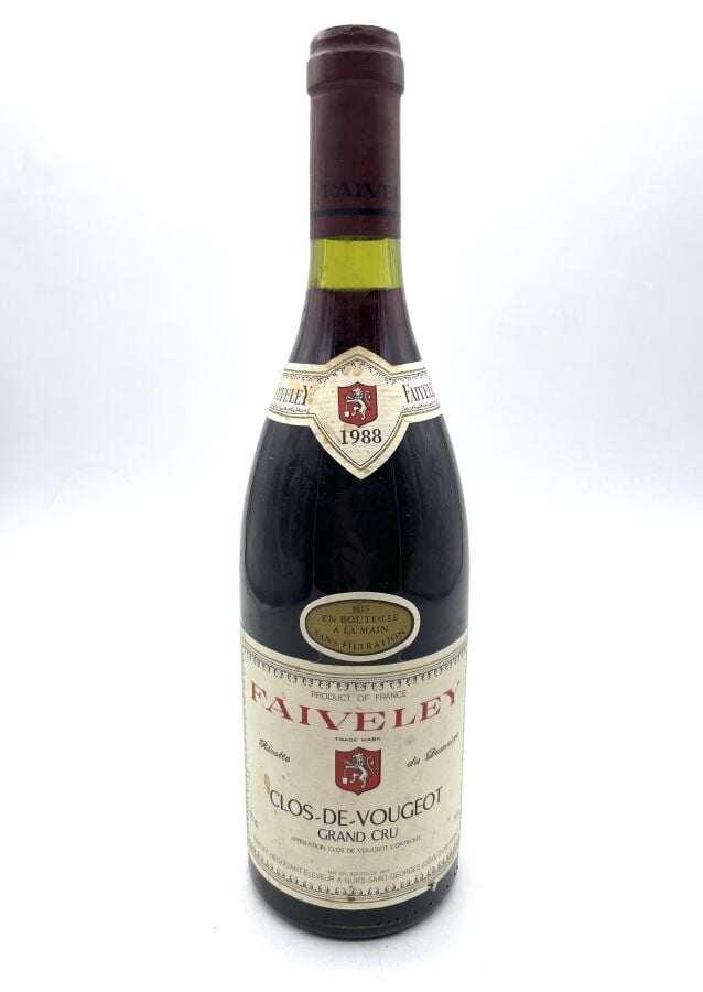 Une bouteille de CLOS de VOUGEOT Grand cru - FAIVELEY. 1988