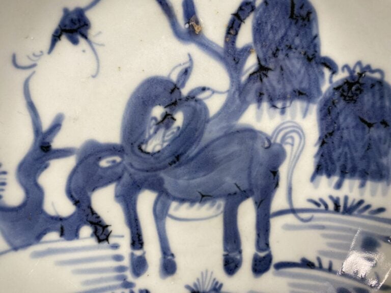 Vietnam - Assiette en porcelaine bleu blanc dite de Hué à décor d'un cheval dan…