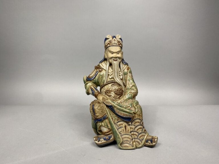 Vietnam, Bien hoa - Statuette en grès partiellement émaillé beige et vert figur…