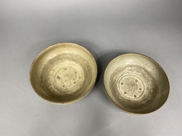 Vietnam, Thanhoa, XII/XIIIe siècles - Ensemble de deux larges bols en grès émai…