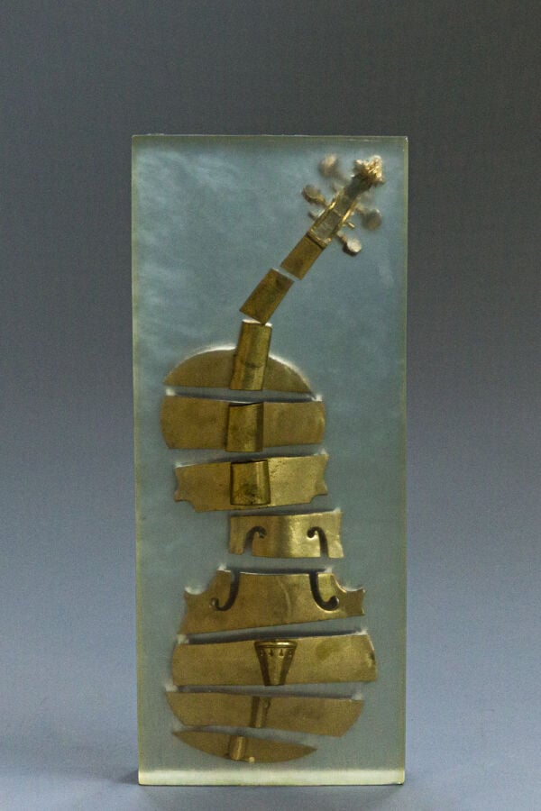 ARMAN (1928-2005) ARMAND FERNANDEZ DIT - Do Ré Mi , 1968 - Violon découpé, incl…