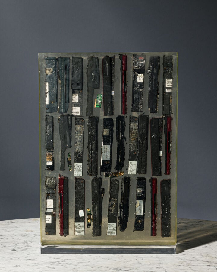 ARMAN (1928-2005) ARMAND FERNANDEZ DIT - Inclusion GSM, 2005 ( Denyse Durand- R…