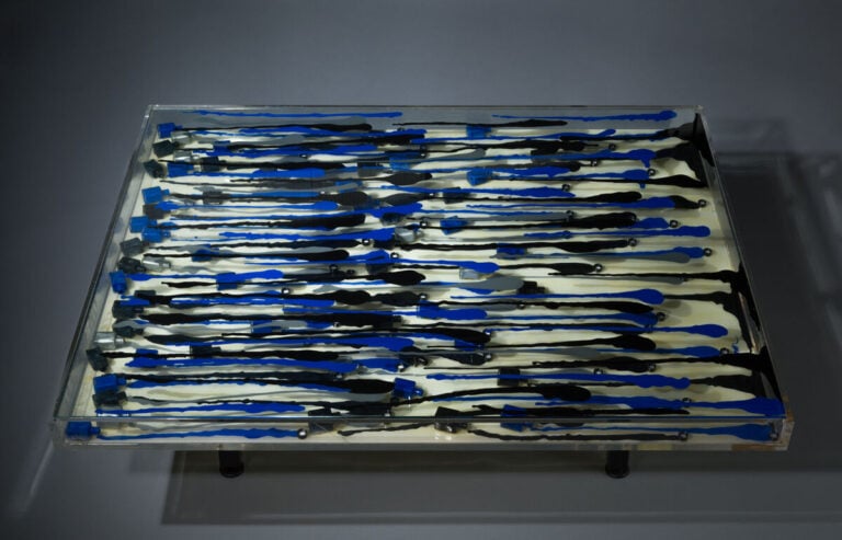 ARMAN (1928-2005) ARMAND FERNANDEZ DIT - Table Wall, 2003 ( Denyse Durand-Ruel…