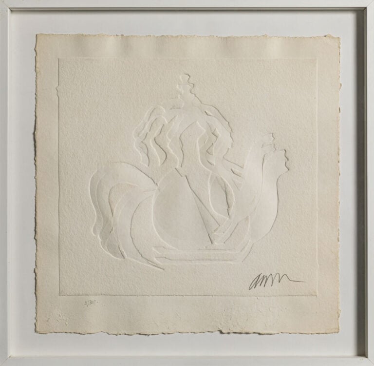ARMAN (1928-2005) ARMAND FERNANDEZ DIT - Théière, - Impression en gaufrage sur…