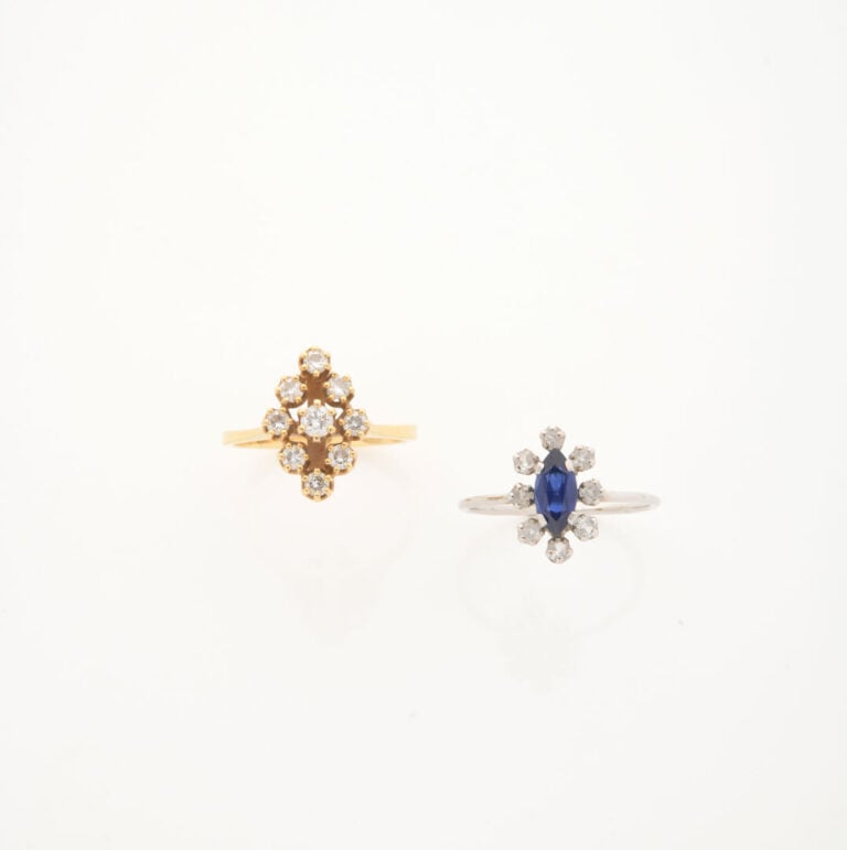 Bague navette en or jaune (750) ponctuée de diamants taille brillant en serti g…