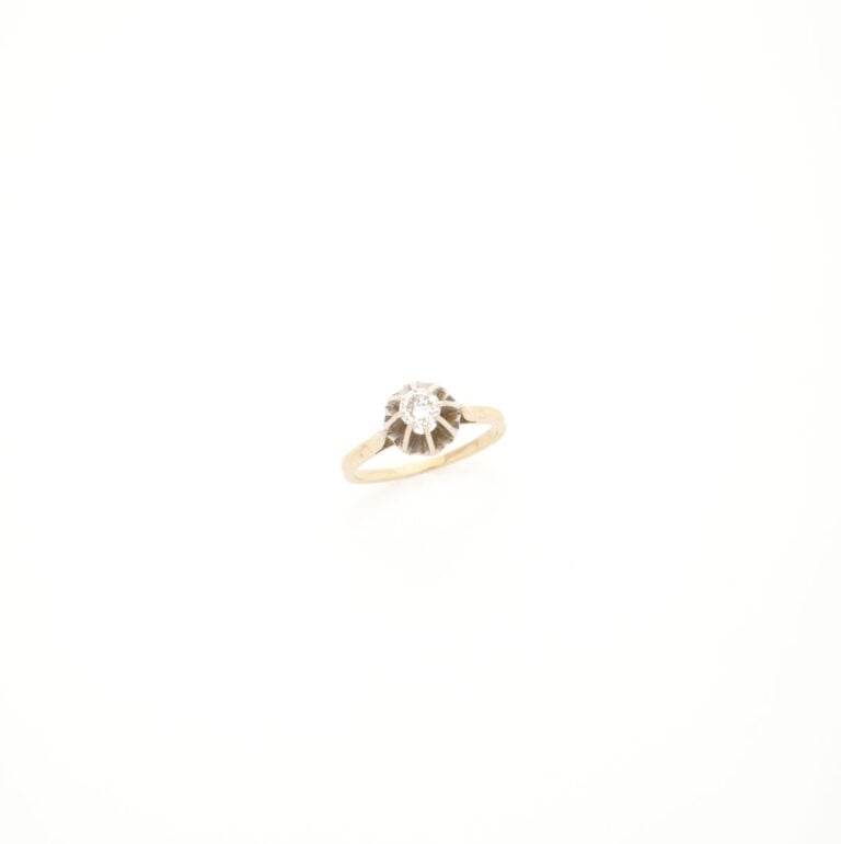 Bague solitaire en or gris (750) ornée d'un diamant taille brillant d'environ 0…