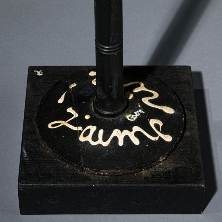 BEN (1935-2024) BENJAMIN VAUTIER DIT - J'aime rire, 1974 - Cendrier en bois, pe…