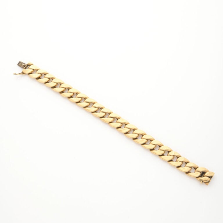 Bracelet en or jaune (750) à maille gourmette creuse, fermoir cliquet et huit d…