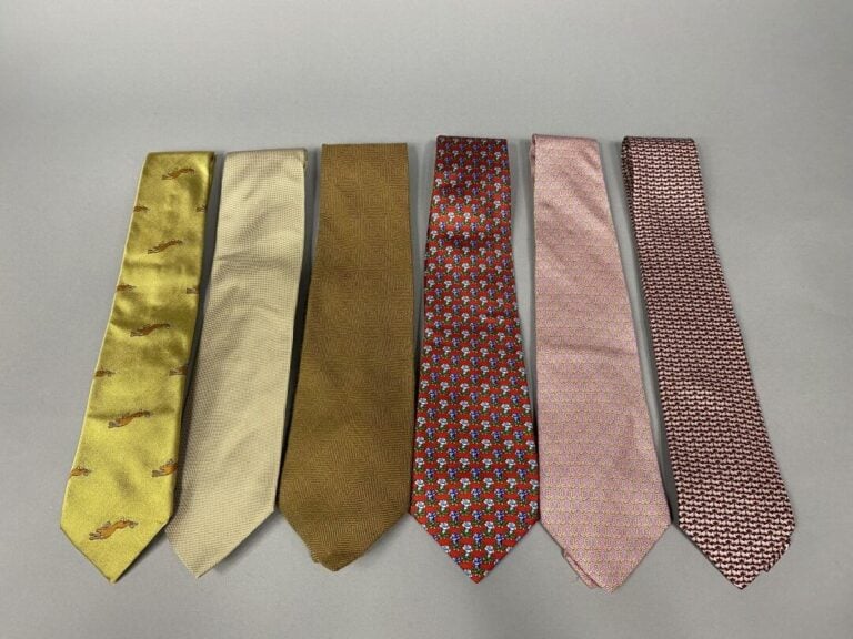 BRIONI, Salvatore FERRAGAMO, FACONNABLE, Yves SAINT LAURENT, HANDMADE - Lot de…