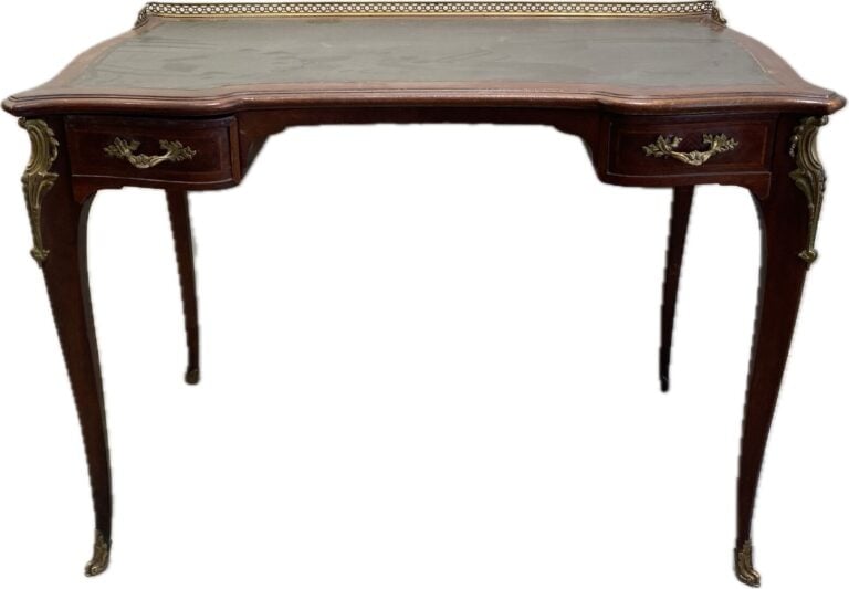 Bureau de dame en bois de placage ouvrant à deux tiroirs. Ornementation en bron…