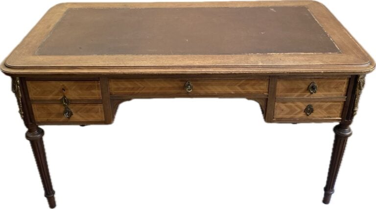 Bureau plat en bois de placage de forme rectangulaire à décor de filets, ouvran…
