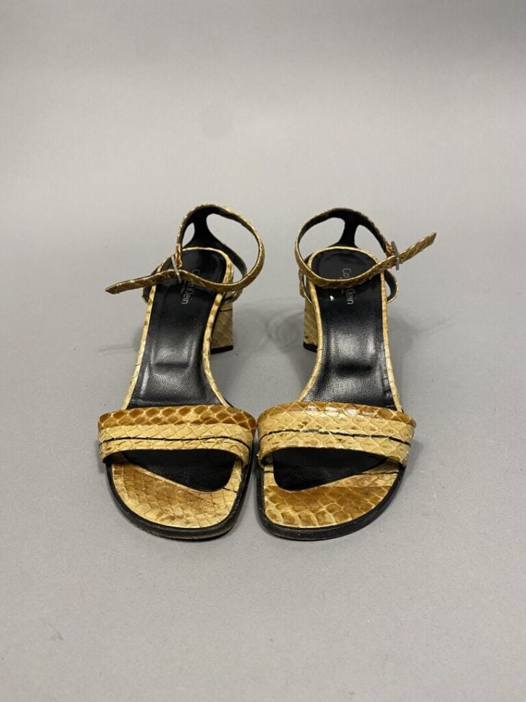 Calvin KLEIN - Paire de sandales à talons en cuir effet reptile dans les tons j…