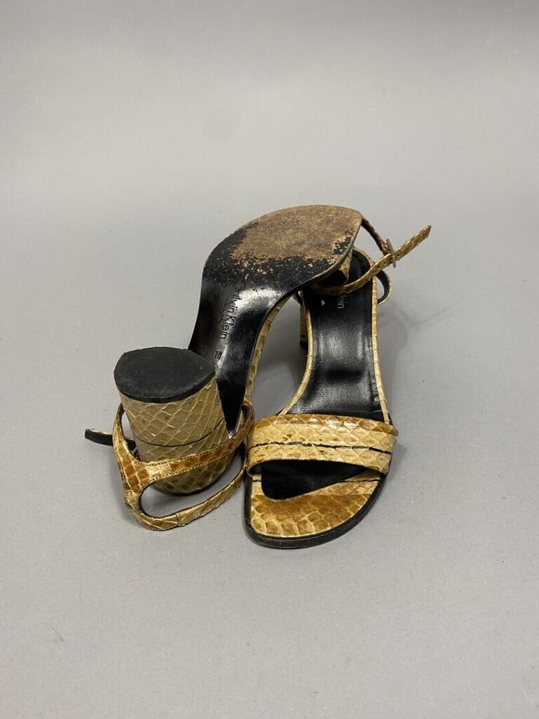 Calvin KLEIN - Paire de sandales à talons en cuir effet reptile dans les tons j…