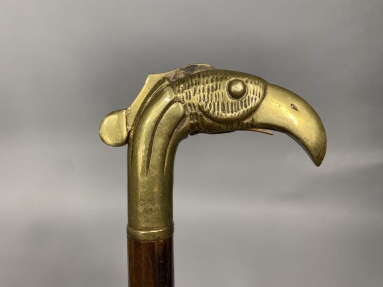 Canne fusil en bois et pommeau à tête d'aigle en bronze - L: 88 cm