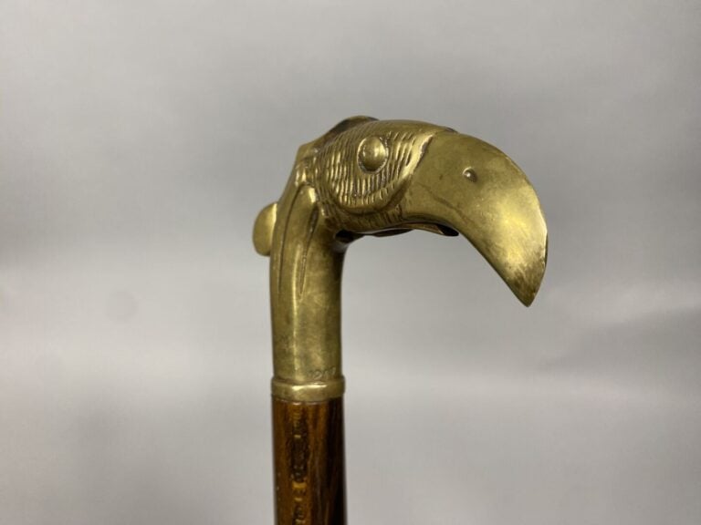 Canne fusil en bois et pommeau à tête d'aigle en bronze - L: 88 cm