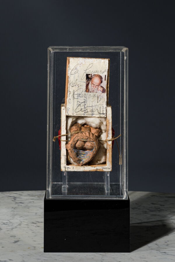 CÉSAR (1921-1998) CÉSAR BALDACCINI DIT - Gri-Gri, c. 1990 - Assemblage, boite,…