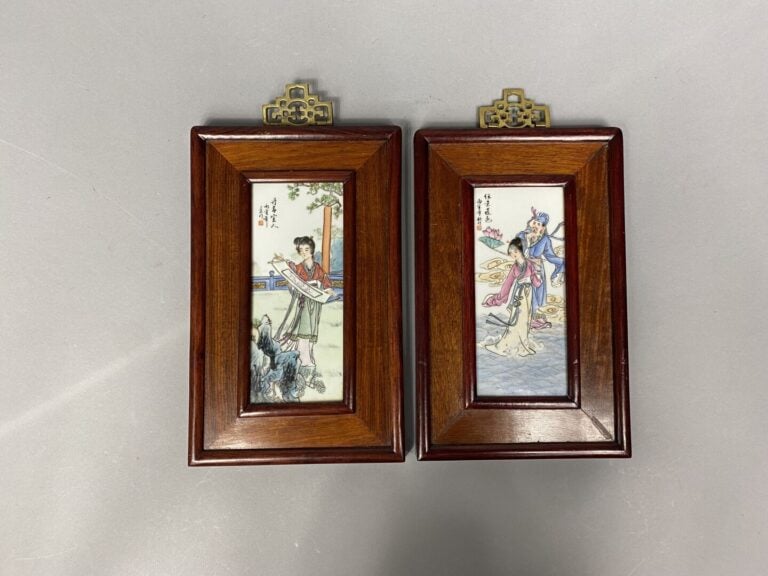 Chine - Ensemble de deux plaques en céramique émaillée polychrome à décor d'une…