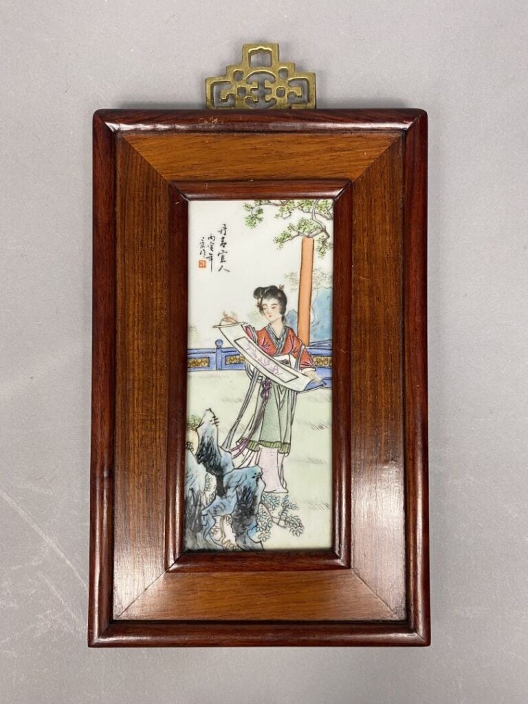 Chine - Ensemble de deux plaques en céramique émaillée polychrome à décor d'une…