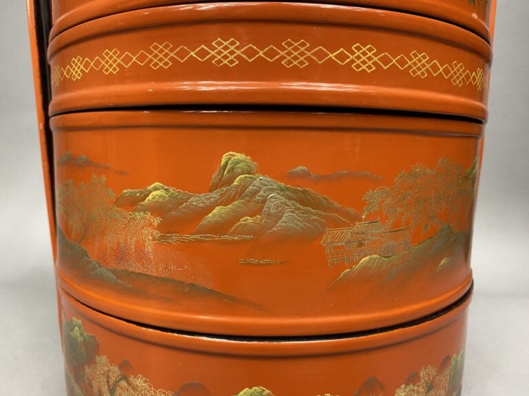 Chine - Panier à pique-nique en bois bois laqué rouge à décor de paysages et fl…