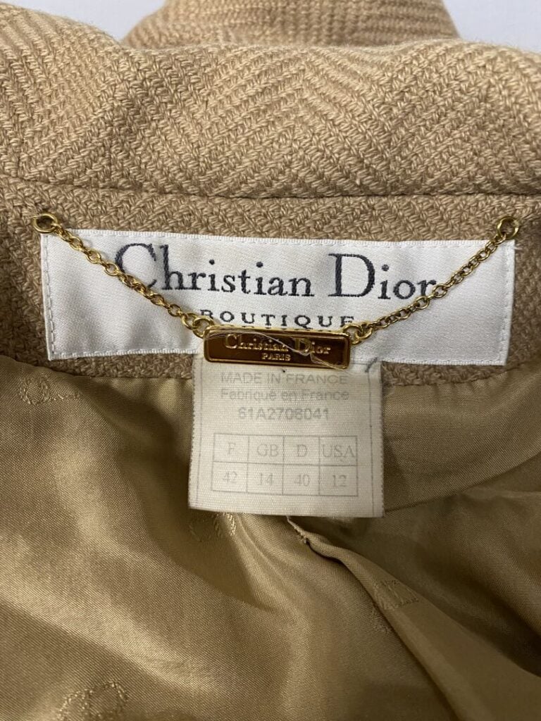 Christian DIOR Boutique Paris - Ensemble comprenant un manteau manche 3/4 et un…