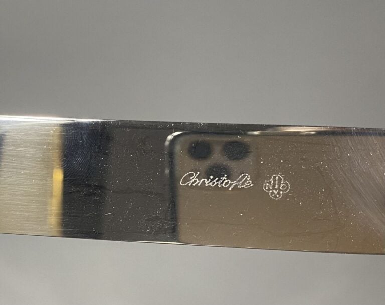 CHRISTOFLE - Ménagère en métal argenté modèle "Marli" à décor de coquille et fe…