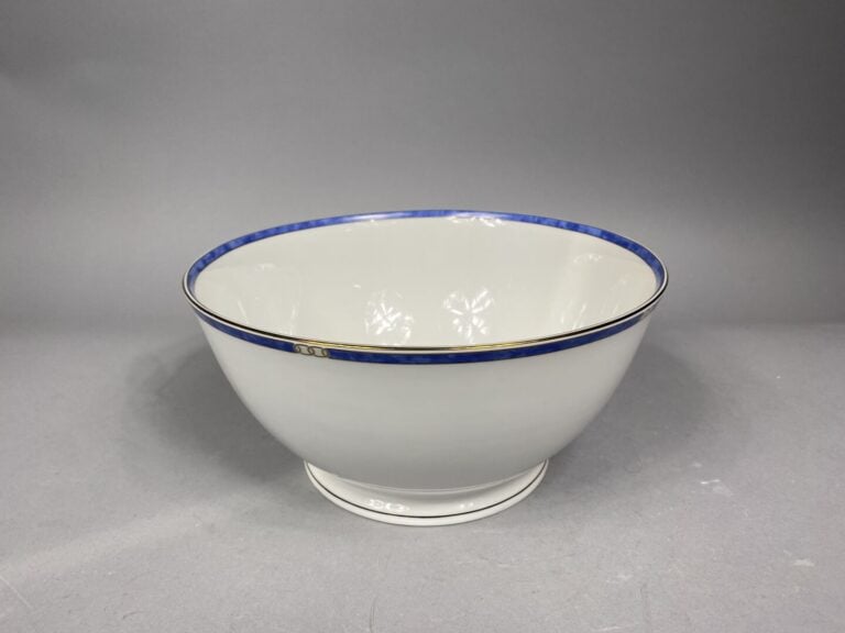 CHRISTOFLE - Service de table en porcelaine modèle "Alliance bleu" 45 pièces co…