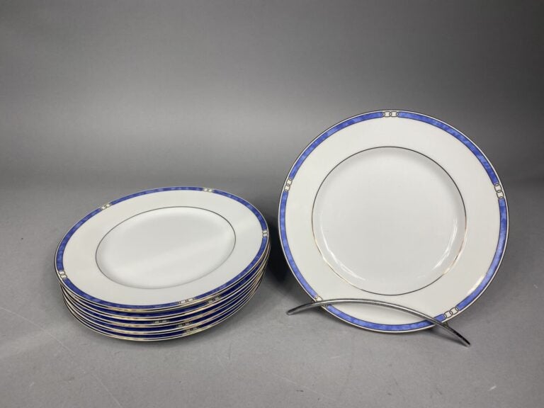 CHRISTOFLE - Service de table en porcelaine modèle "Alliance bleu" 45 pièces co…