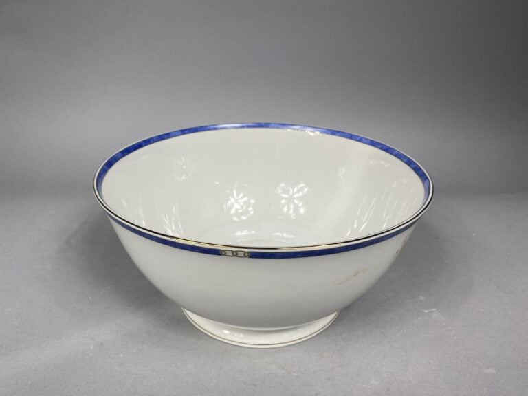 CHRISTOFLE - Service de table en porcelaine modèle "Alliance bleu" 45 pièces co…