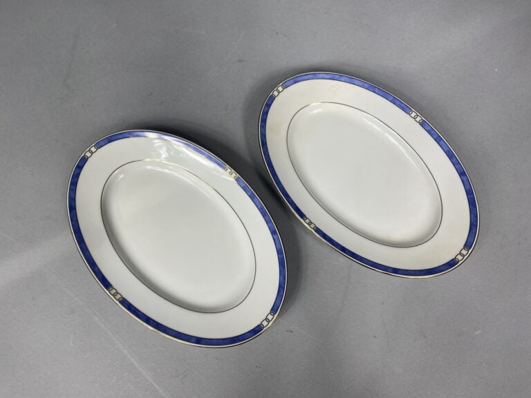 CHRISTOFLE - Service de table en porcelaine modèle "Alliance bleu" 45 pièces co…
