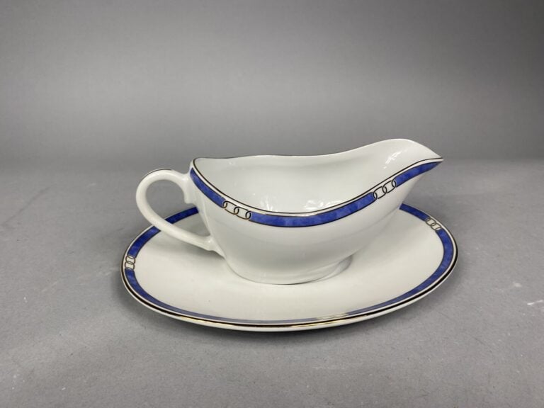 CHRISTOFLE - Service de table en porcelaine modèle "Alliance bleu" 45 pièces co…