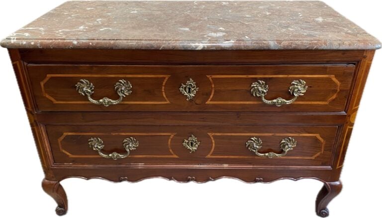 Commode en bois de placage ouvrant à deux tiroirs à décor de filets, ornementat…