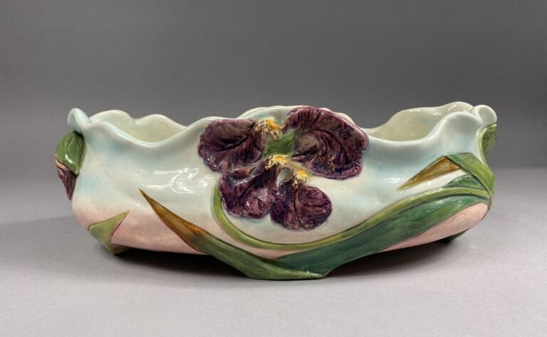 Delphin MASSIER - Jardinière en faience émaillée à décor d'iris - Signé au dess…