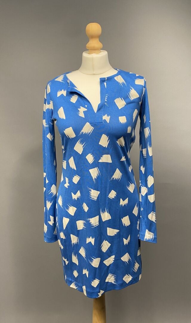 Diane VON FURSTENBERG - Robe tunique à manches longues et col en V à décor de m…