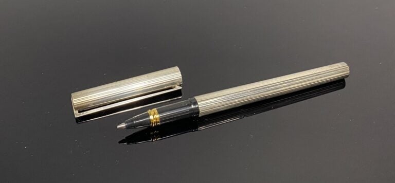 DUPONT - Stylo bille en métal argenté ou argent (925), le corps et le capuchon…