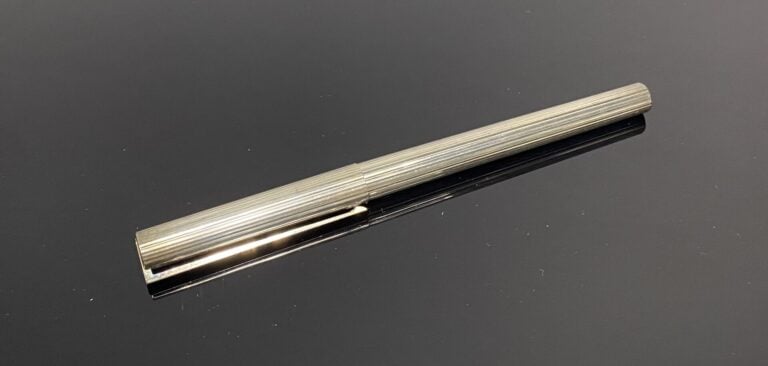 DUPONT - Stylo bille en métal argenté ou argent (925), le corps et le capuchon…