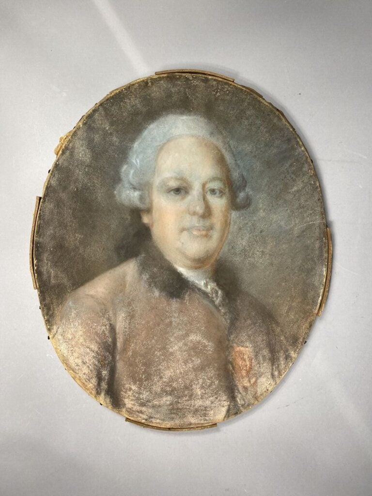 Ecole du XVIIIe - Portrait d'homme - Pastel sur papier - 57 x 47 cm - (usures)