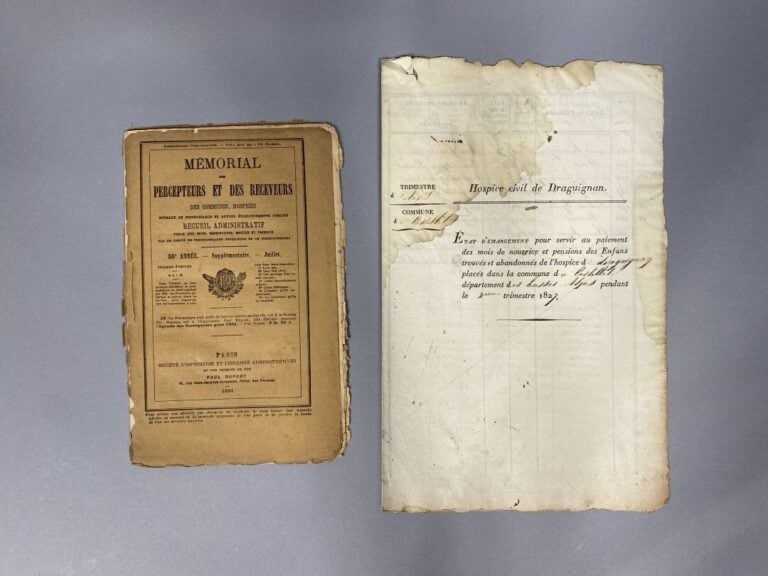 ENSEMBLE de DOCUMENTS MANUSCRITS, réunis sur l'abandon d'enfant, la prise en ch…